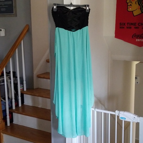 Dress - Picture 4 of 4